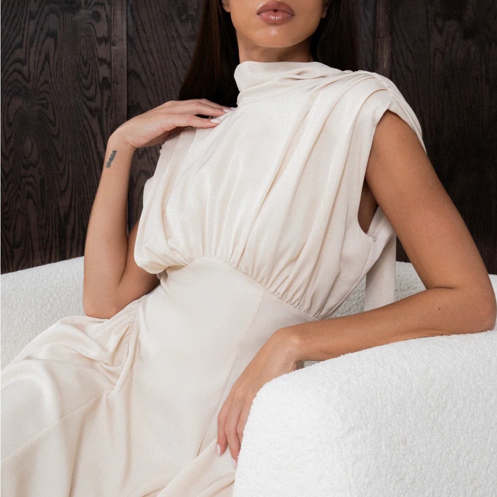 The BEKK Eliana Dress in Oat - NWT, M